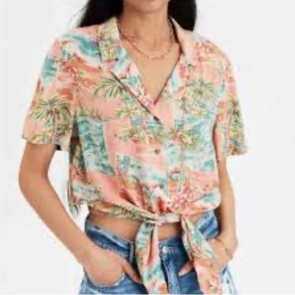 American Eagle Outfitters Tropical Print Tie-Front Shirt and Shorts Set Medium